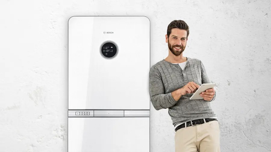 https://proventus-haustechnik.at/wp-content/uploads/2023/05/Man_hinten_der_Bosch_Therme_900x507.jpg